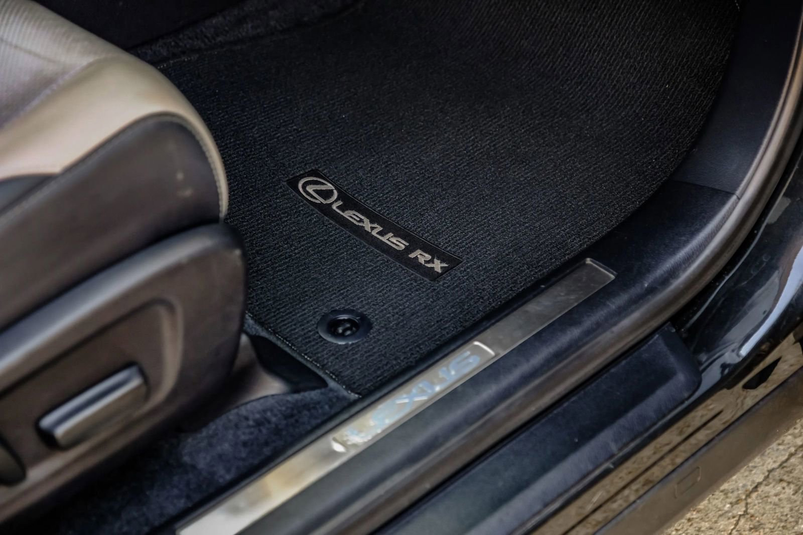 Used 2019 Lexus RX 350L FWD image 35