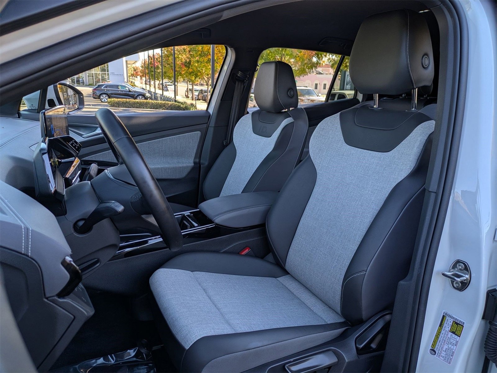 Used 2023 Volkswagen ID.4 Pro image 29