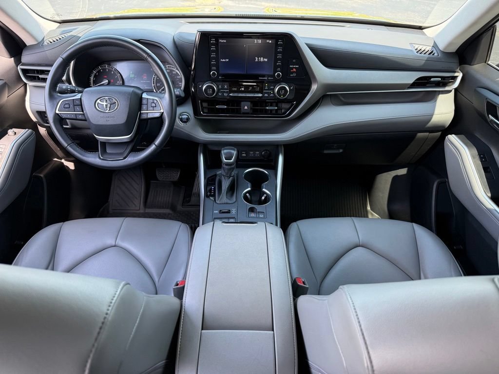 Used 2022 Toyota Highlander XLE AWD/4WD image 35