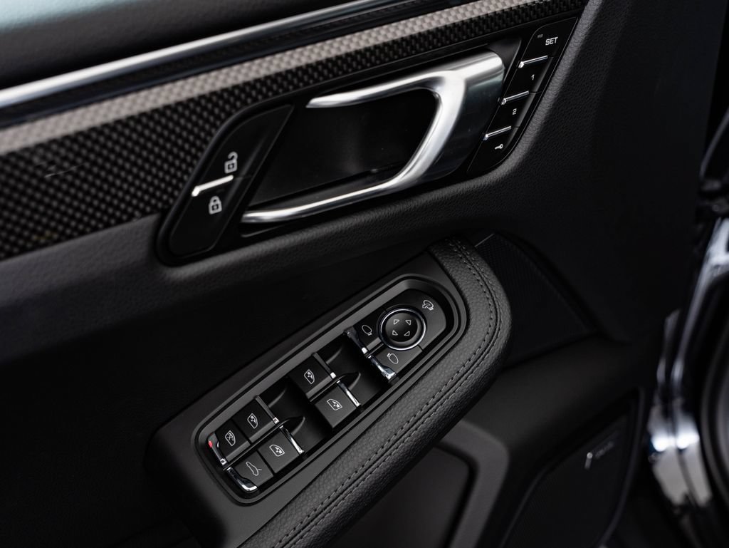 New 2026 Porsche Macan AWD/4WD image 25