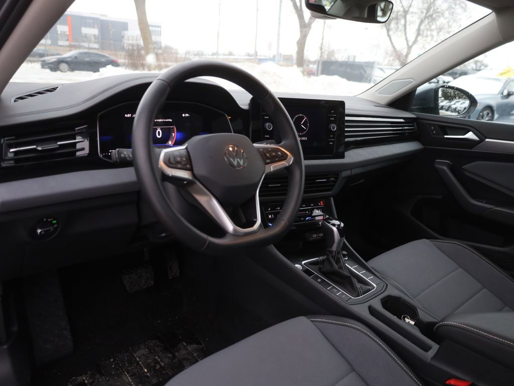 Used 2025 Volkswagen Jetta SE w/ Sunroof Package image 26