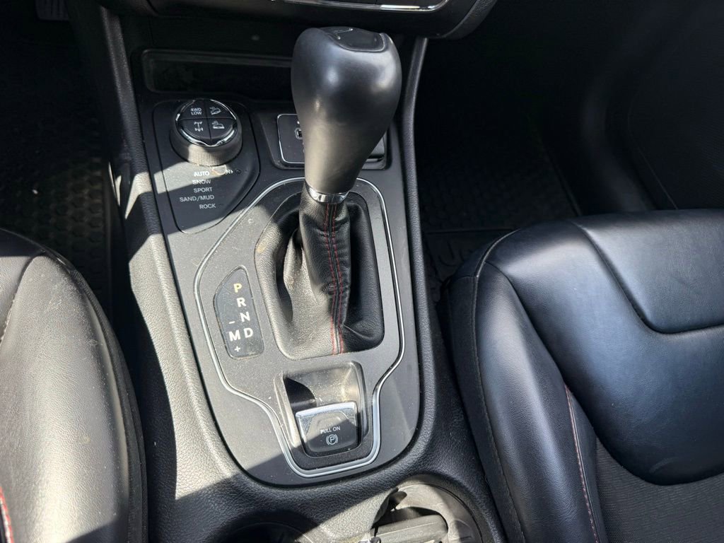 Used 2019 Jeep Cherokee Trailhawk w/ Comfort/Convenience Group image 15