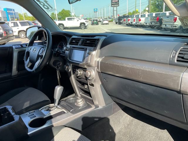 Used 2018 Toyota 4Runner SR5 AWD/4WD image 19
