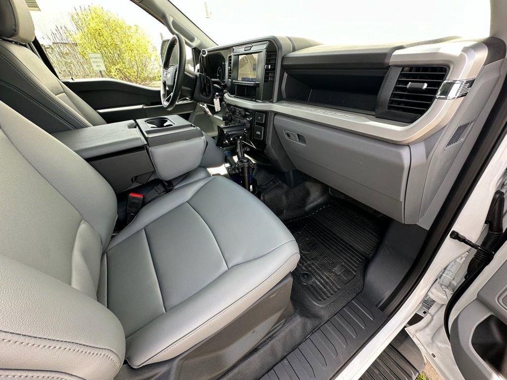 New 2025 Ford F550 4x4 Supercab Super Duty image 26