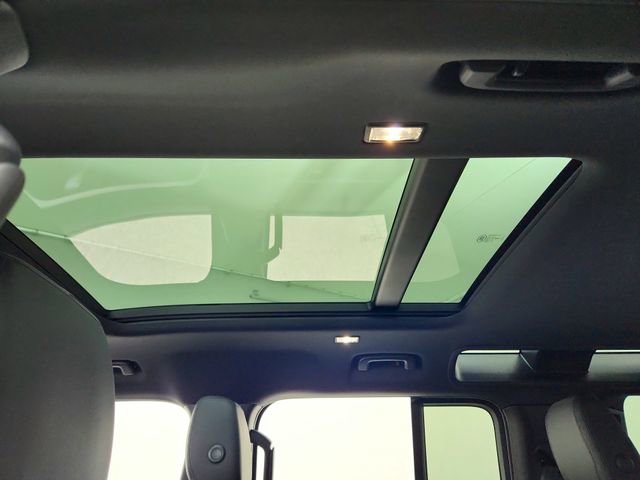 Certified 2023 Land Rover Defender 110 X-Dynamic SE image 18