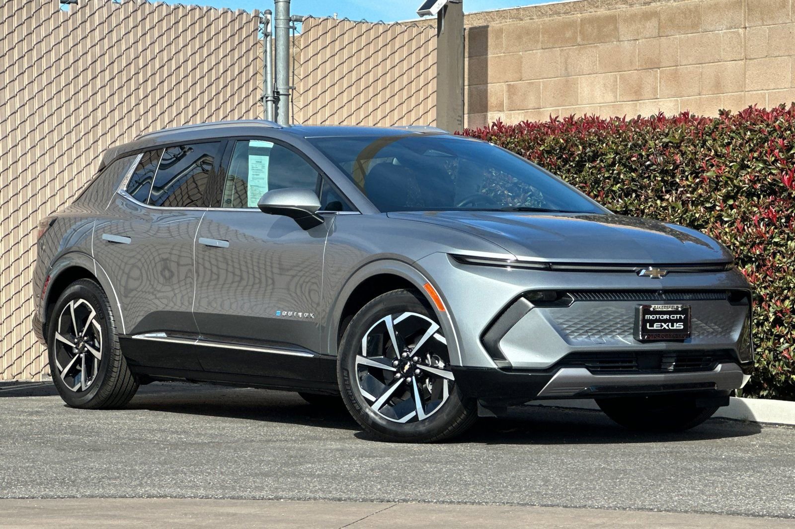 Used 2025 Chevrolet Equinox EV LT w/ Convenience Package image 2