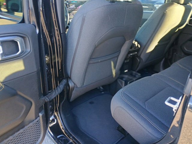 Used 2025 Jeep Wrangler Unlimited Sahara AWD/4WD image 20