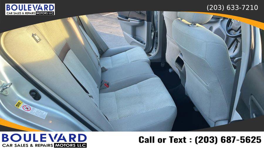 Used 2012 Toyota Camry L image 14