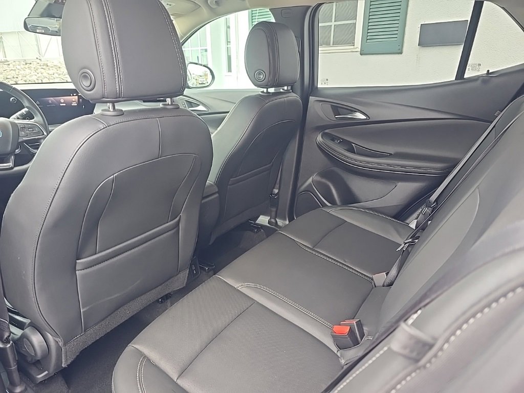 Used 2024 Buick Encore GX Sport Touring image 18