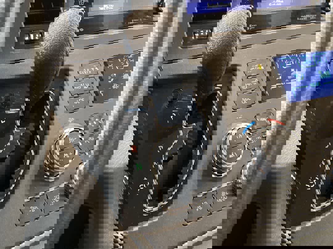 Used 2020 Toyota Sienna LE w/ LE Preferred Package image 19