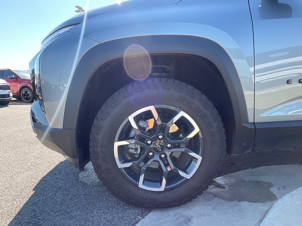 Used 2025 Chevrolet Equinox ACTIV w/ Safety and Technology Package FWD image 32