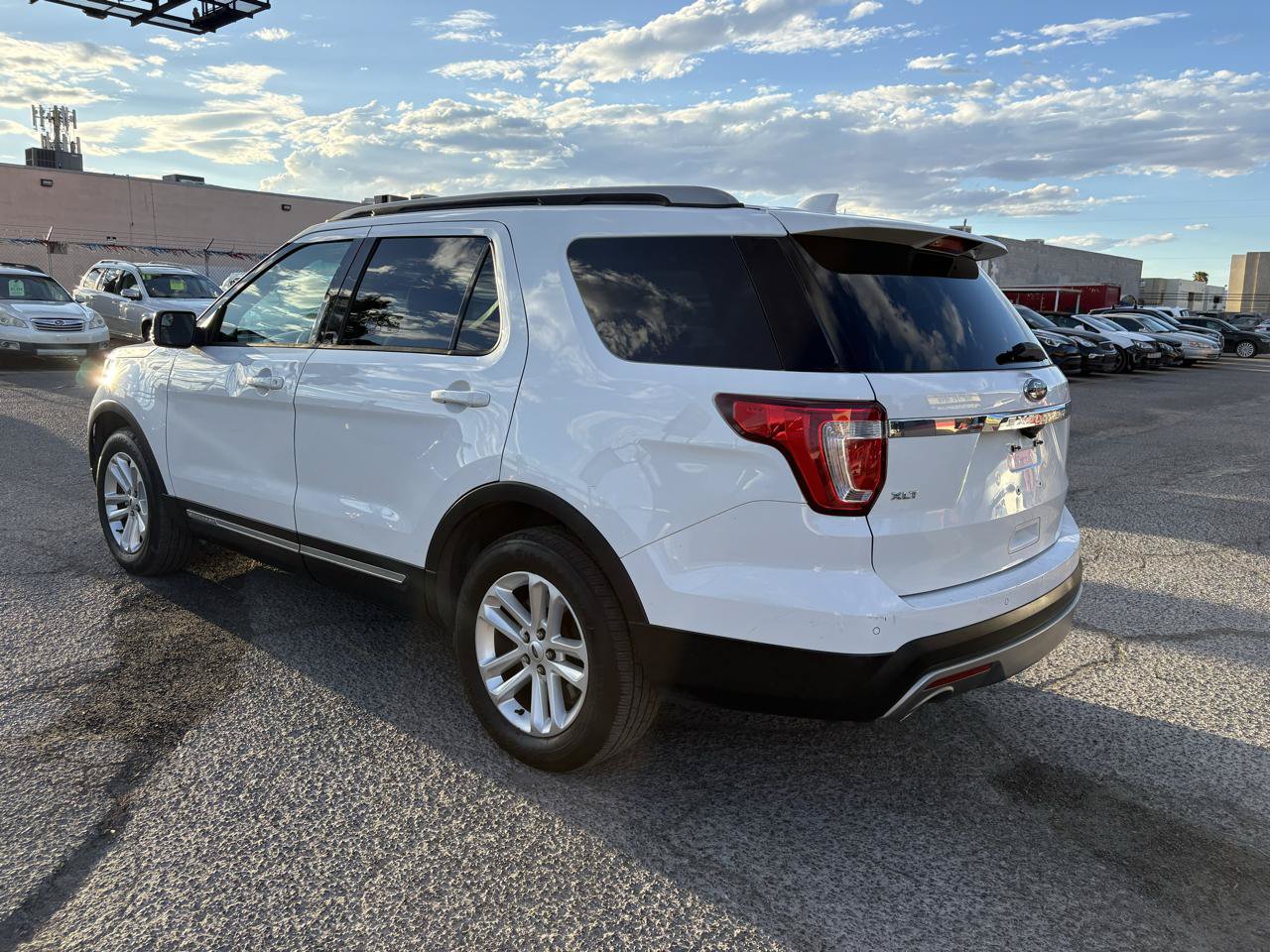 Used 2016 Ford Explorer XLT w/ Equipment Group 201A FWD image 3