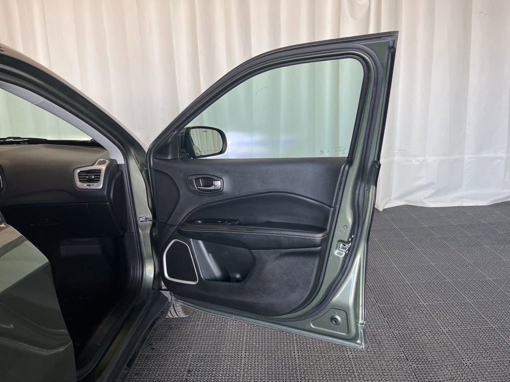 Used 2020 Jeep Compass Latitude w/ Cold Weather Group image 18