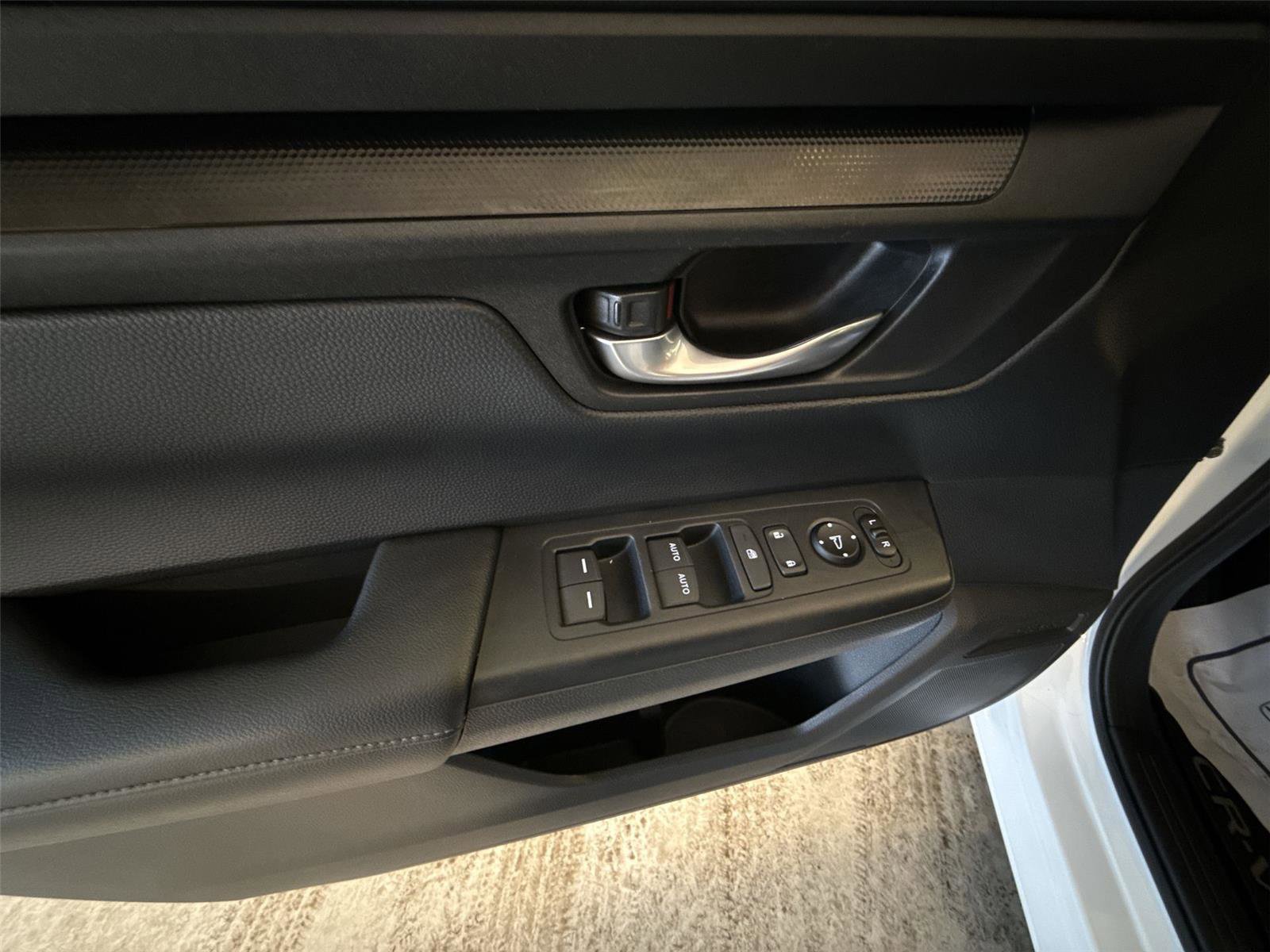 Used 2025 Honda CR-V EX image 15