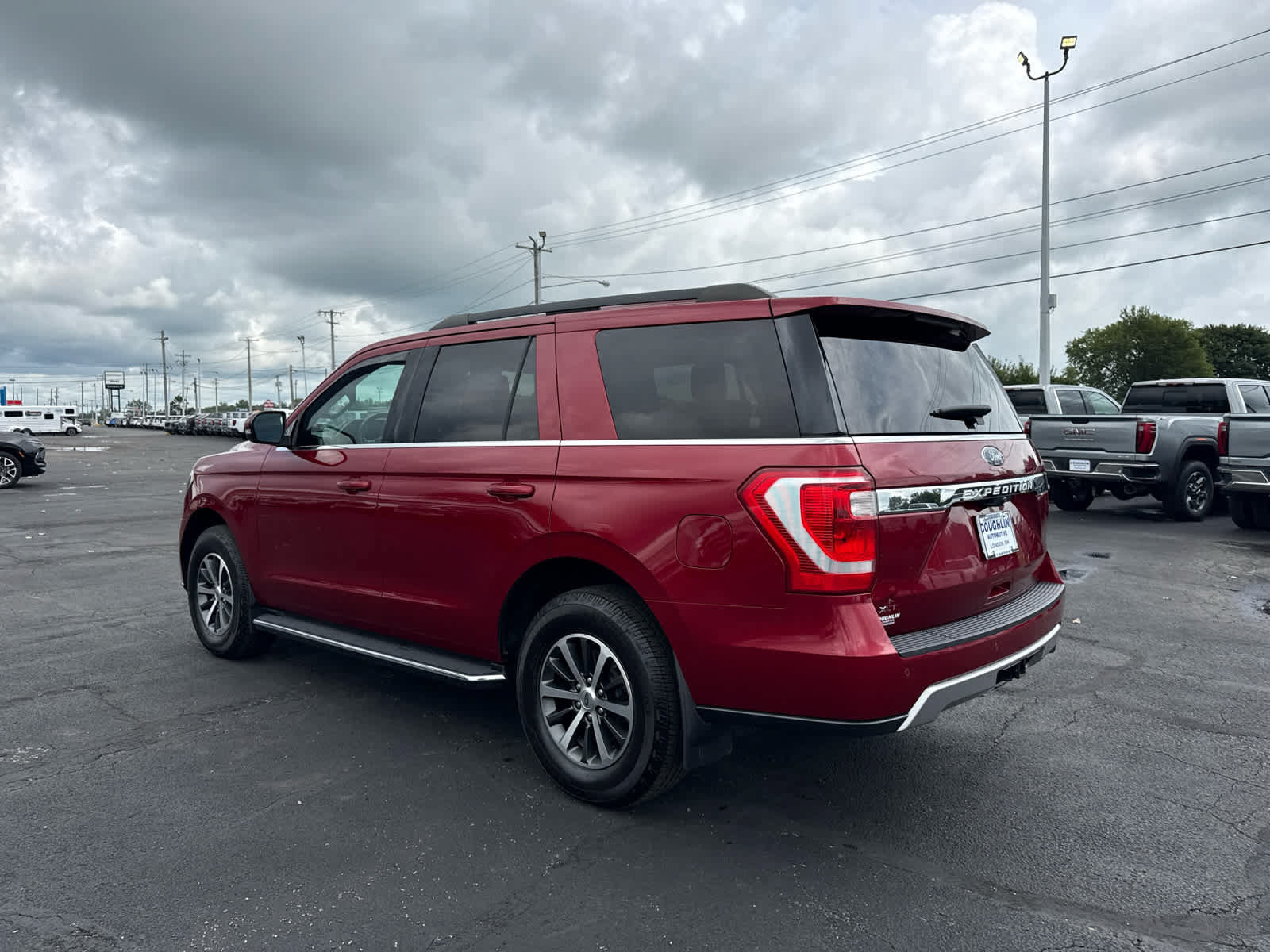 Used 2018 Ford Expedition XLT w/ Equipment Group 202A AWD/4WD image 3