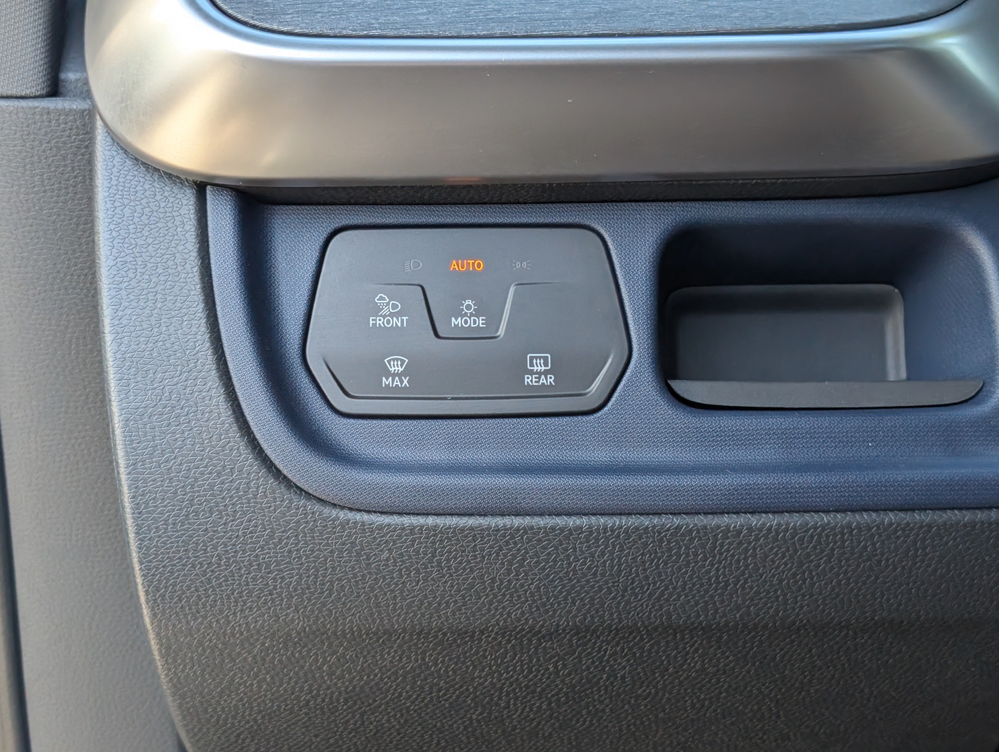 Used 2025 Volkswagen ID. Buzz Pro S Plus RWD image 22