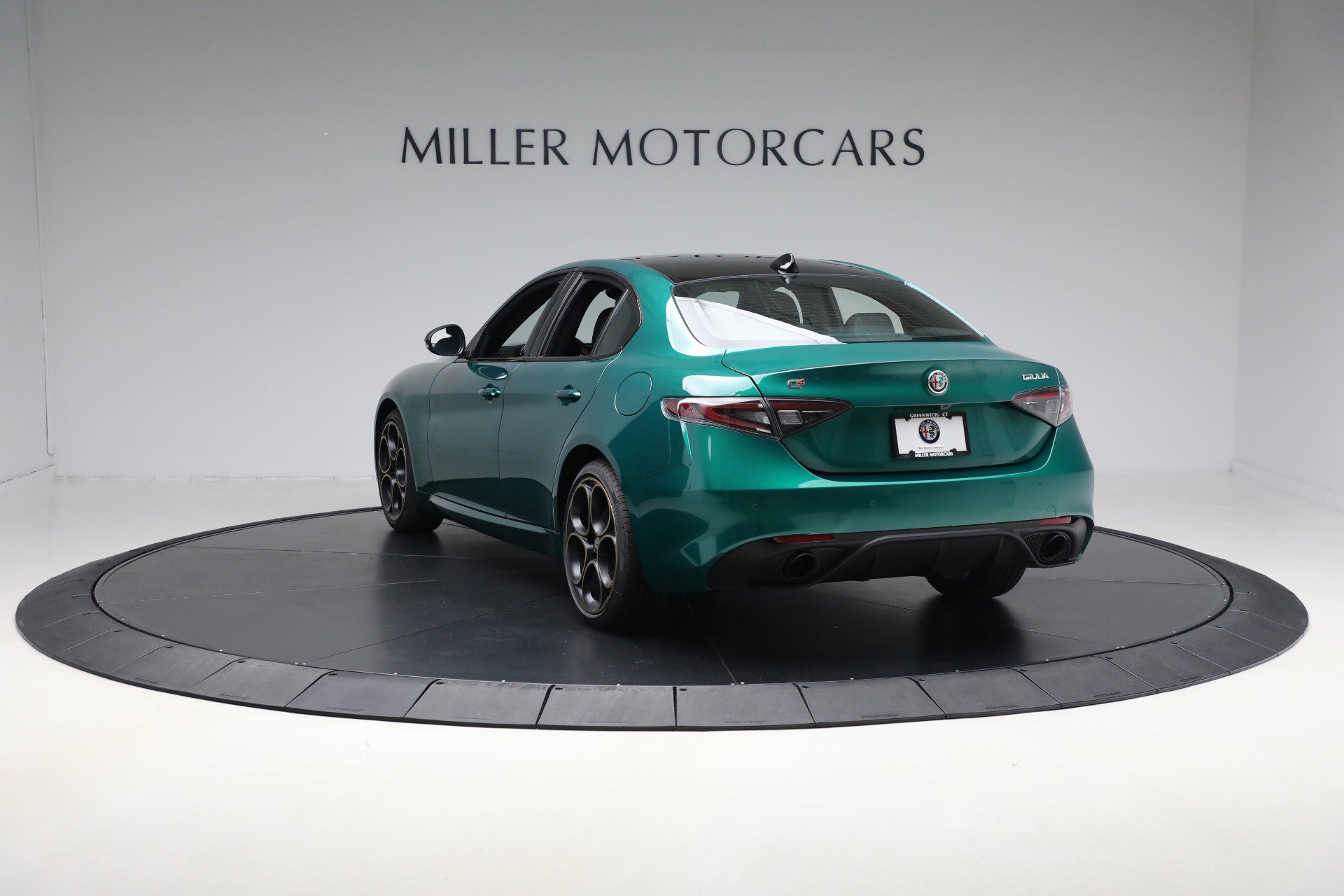 New 2025 Alfa Romeo Giulia AWD w/ Driving Assist Package image 4