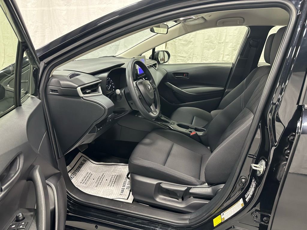 Used 2025 Toyota Corolla LE image 10