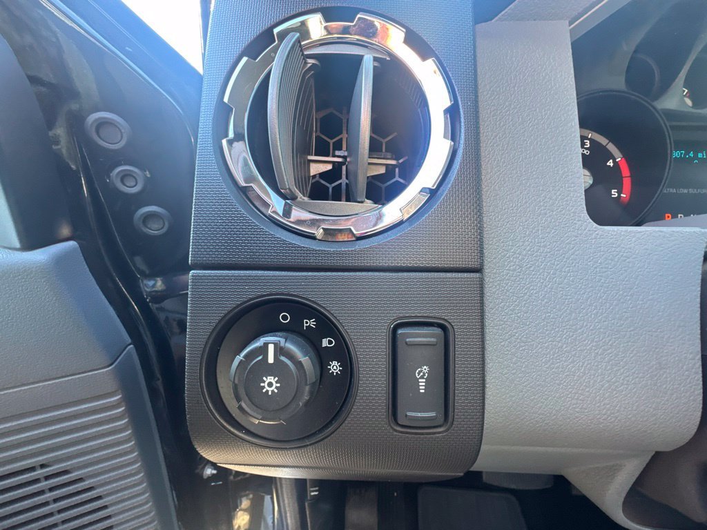 Used 2015 Ford F250 XLT w/ XLT Interior Package AWD/4WD image 18