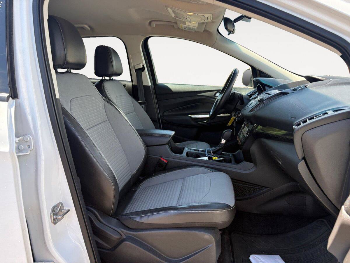 Used 2017 Ford Escape SE w/ SE Sport Appearance Package AWD/4WD image 15