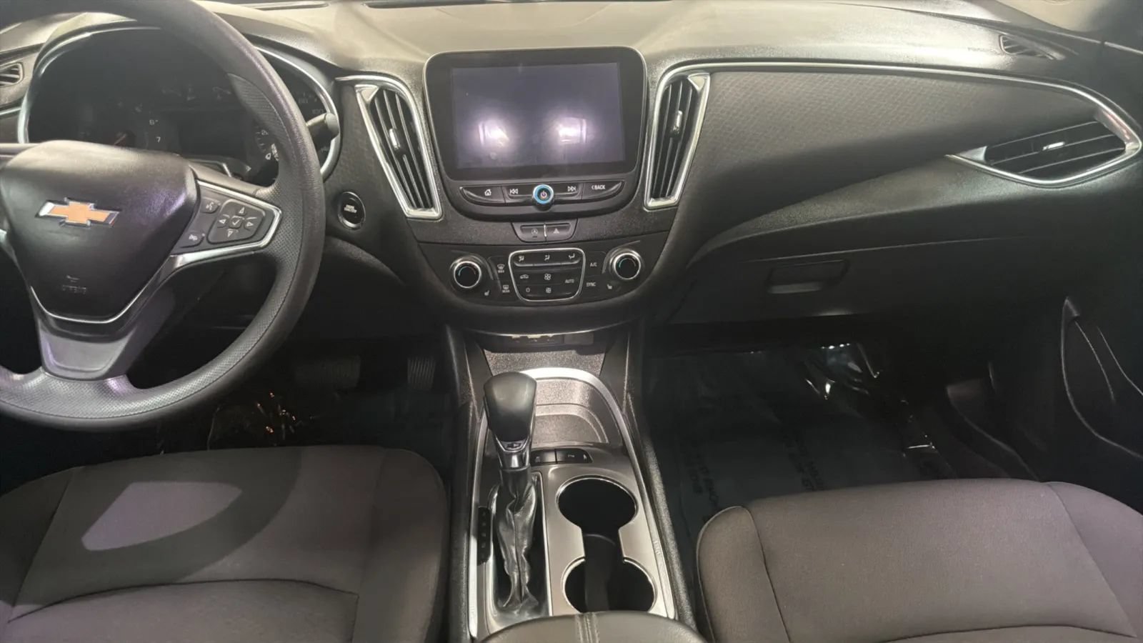 Used 2021 Chevrolet Malibu LT FWD image 16