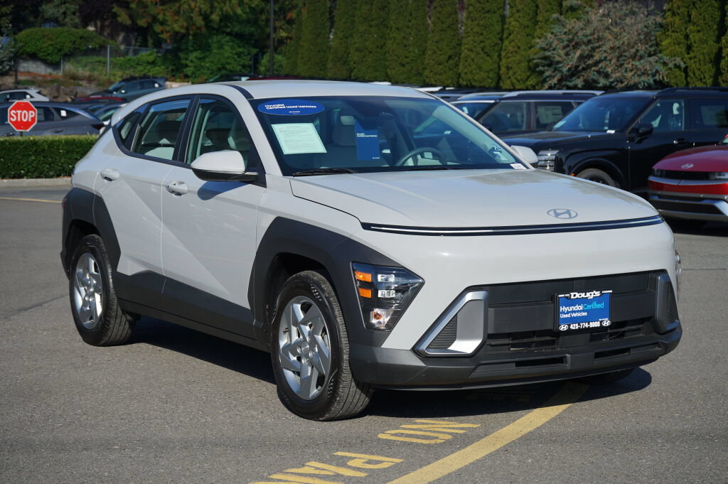 Certified 2025 Hyundai Kona SE FWD image 3