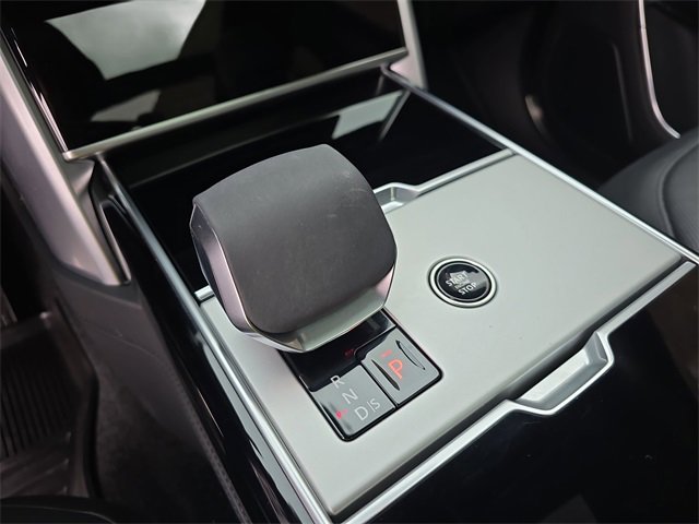 Used 2025 Land Rover Range Rover SE image 25