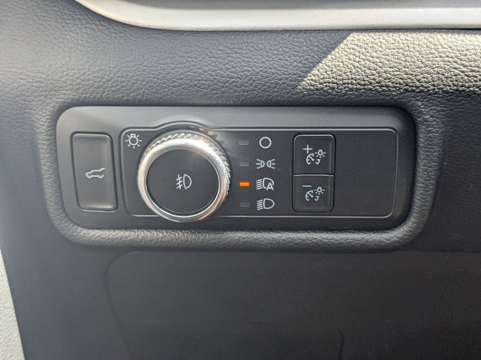 Used 2023 Ford Explorer XLT w/ Equipment Group 202A image 27