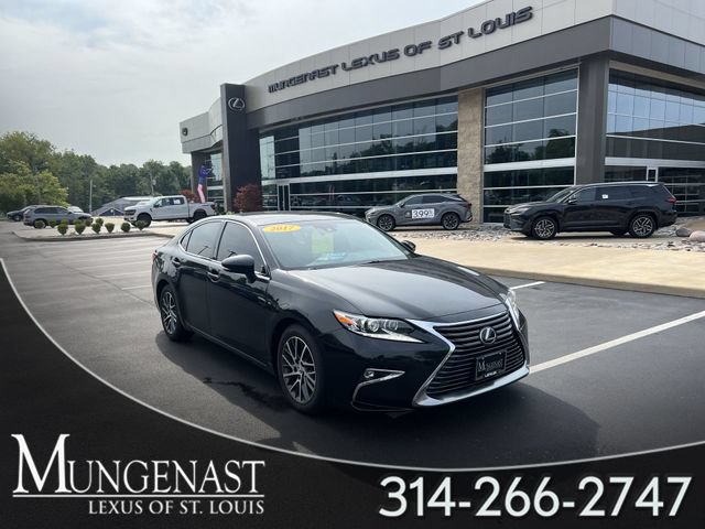 Used 2017 Lexus ES 350 w/ Luxury Package FWD image 1