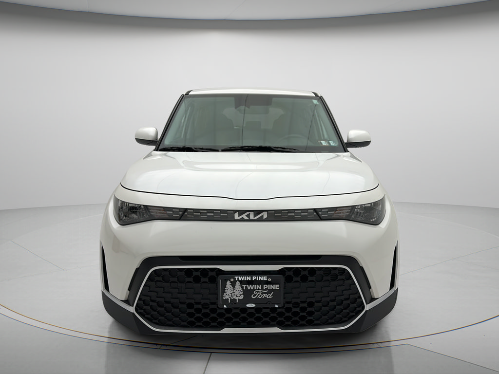 Used 2025 Kia Soul LX w/ LX Technology Package FWD image 2