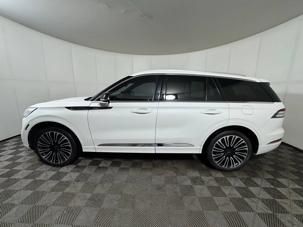 Certified 2023 Lincoln Aviator Black Label w/ Dynamic Handling Package AWD/4WD image 2