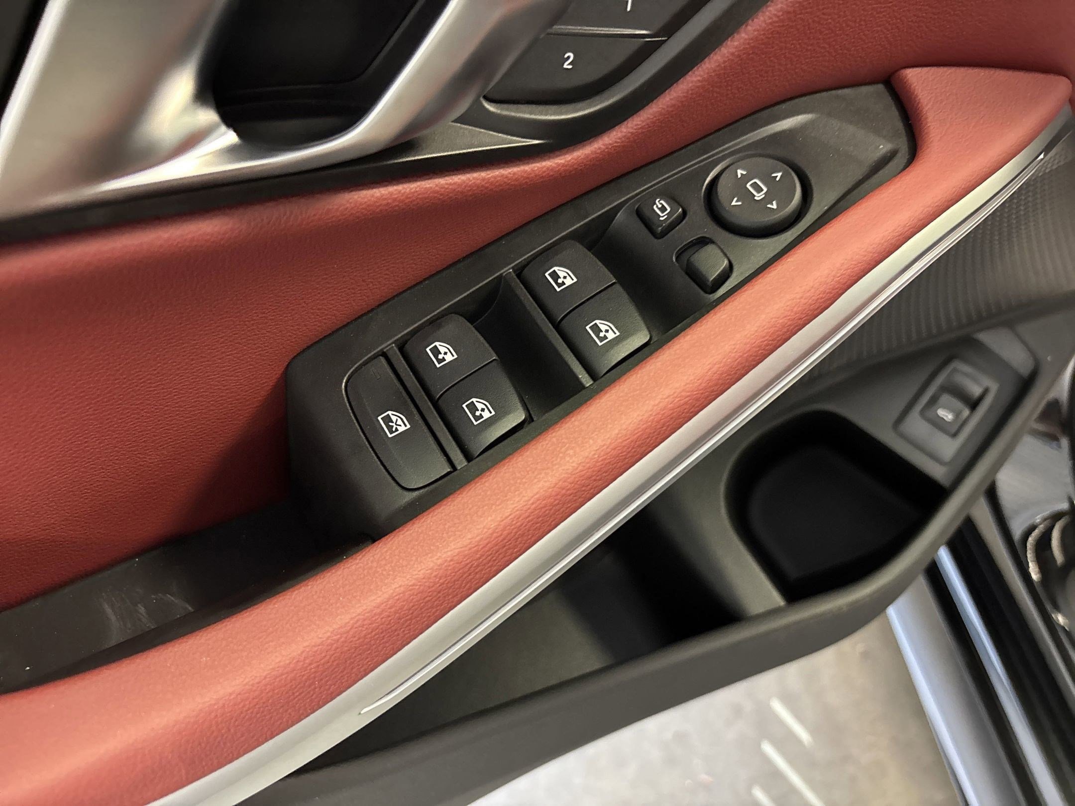 Used 2025 BMW 330i Sedan w/ M Sport Package image 27