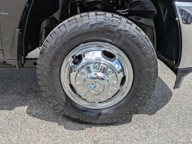 Used 2024 RAM 3500 Tradesman w/ Chrome Appearance Group AWD/4WD image 9