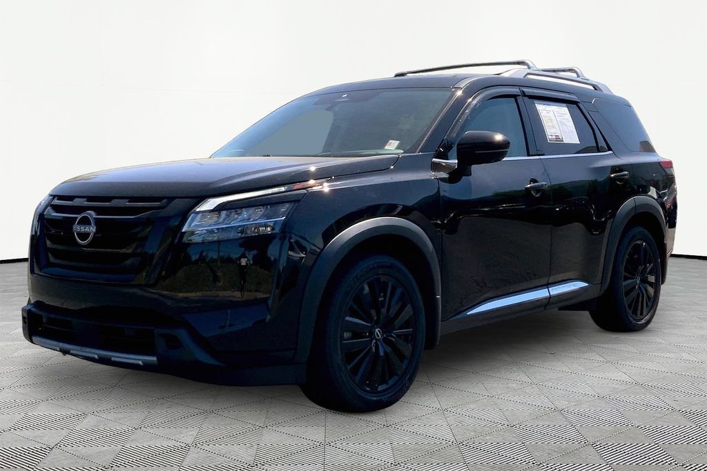 Used 2023 Nissan Pathfinder Platinum w/ Black Appearance Package AWD/4WD image 3