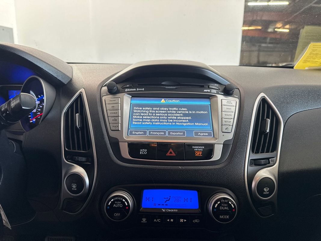 Used 2012 Hyundai Tucson Limited w/ Premium Pkg FWD image 16