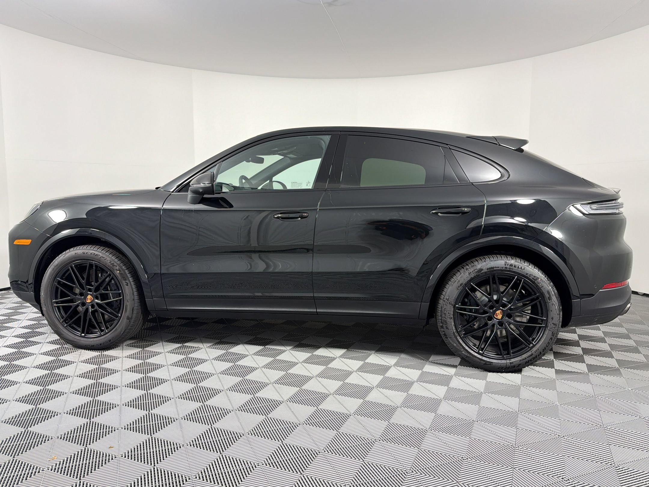 Certified 2026 Porsche Cayenne Coupe AWD/4WD image 2