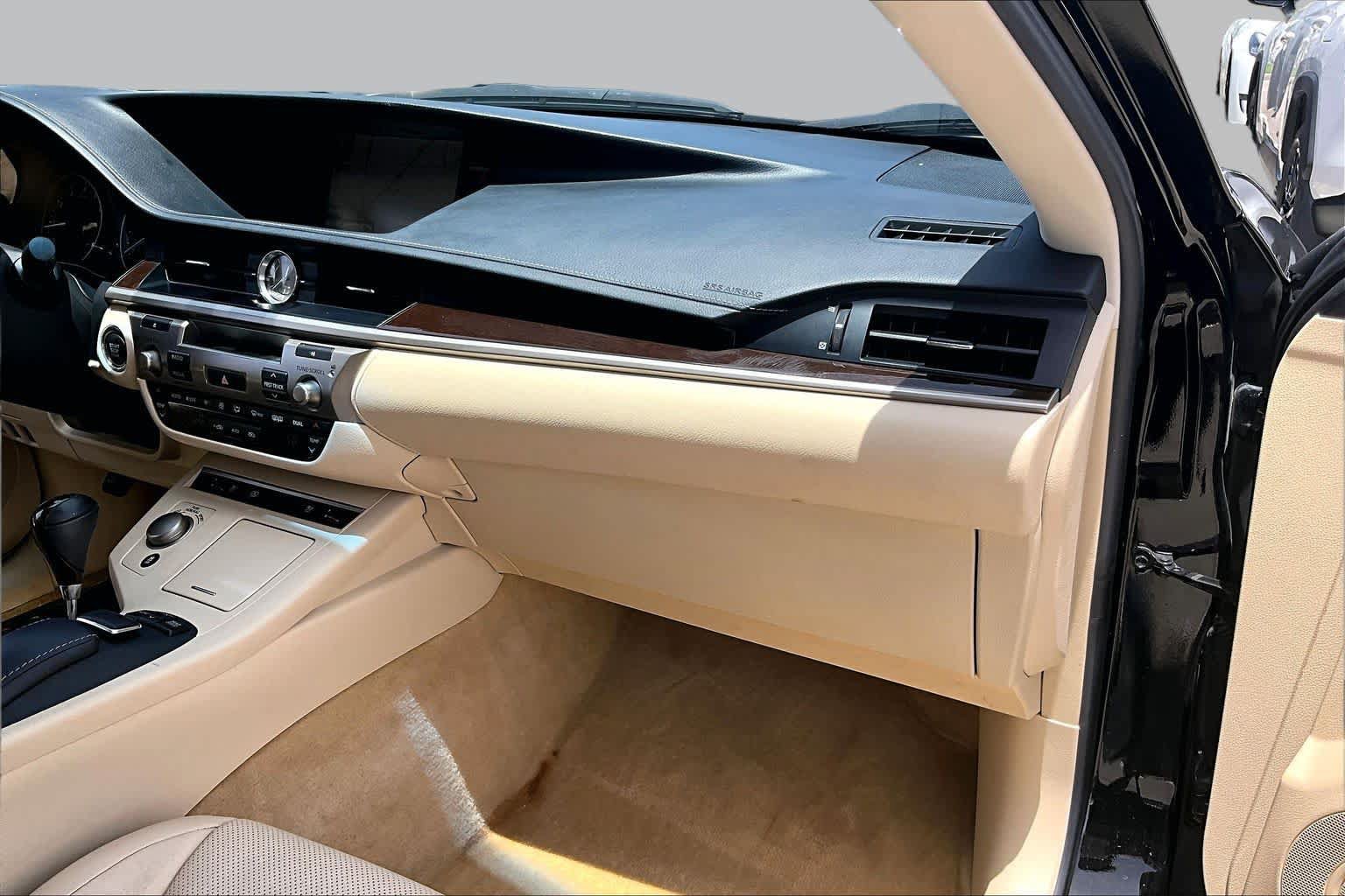 Used 2014 Lexus ES 350 w/ Luxury Package FWD image 16