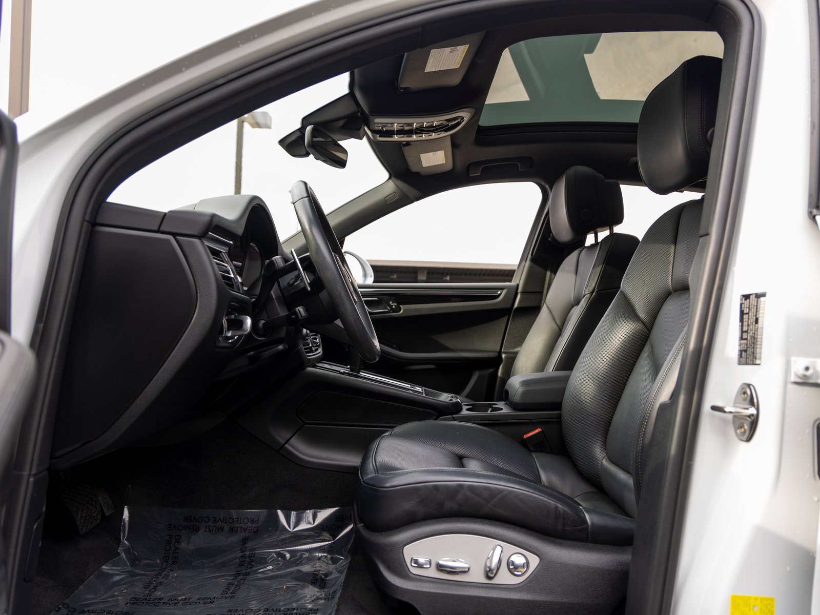 Certified 2023 Porsche Macan image 25