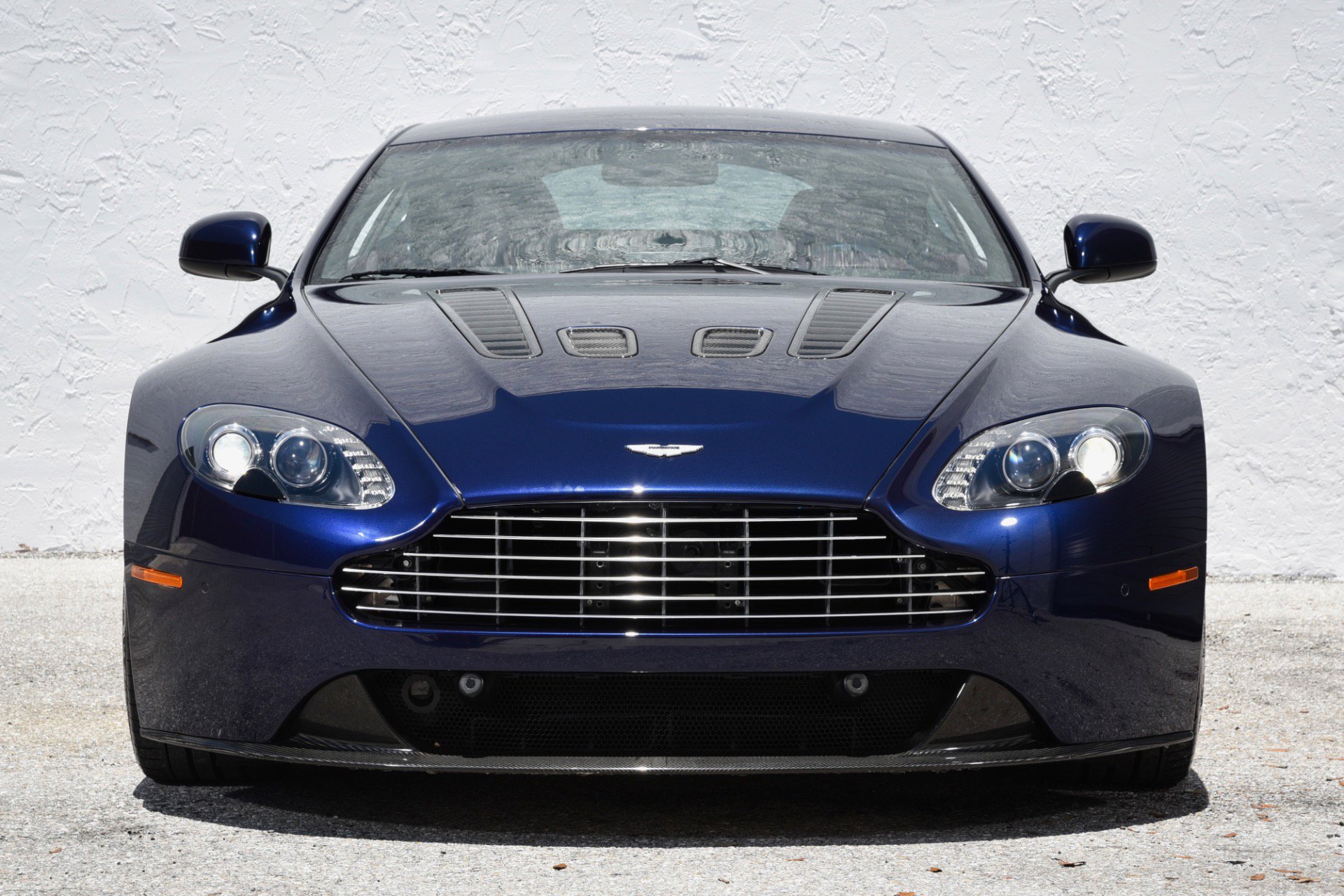 Used 2011 Aston Martin V12 Vantage Coupe RWD image 11