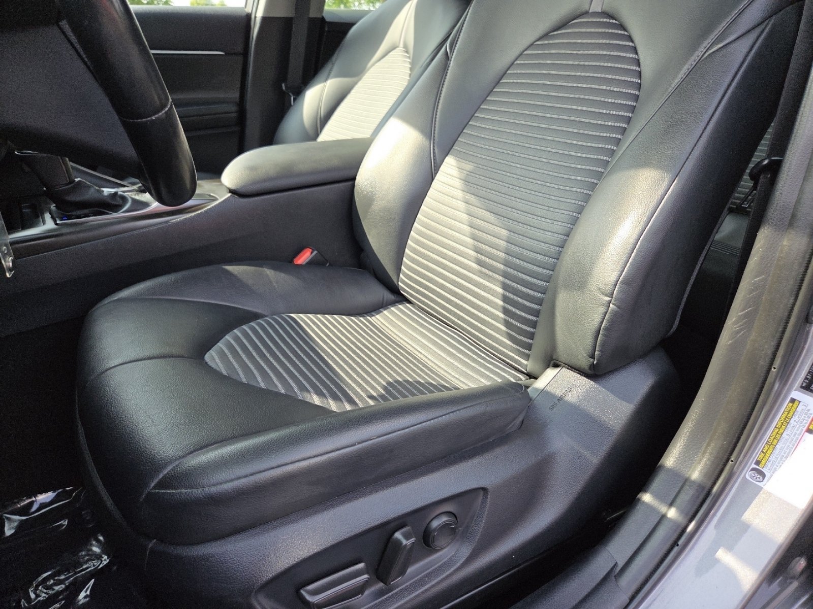Used 2023 Toyota Camry SE FWD image 27
