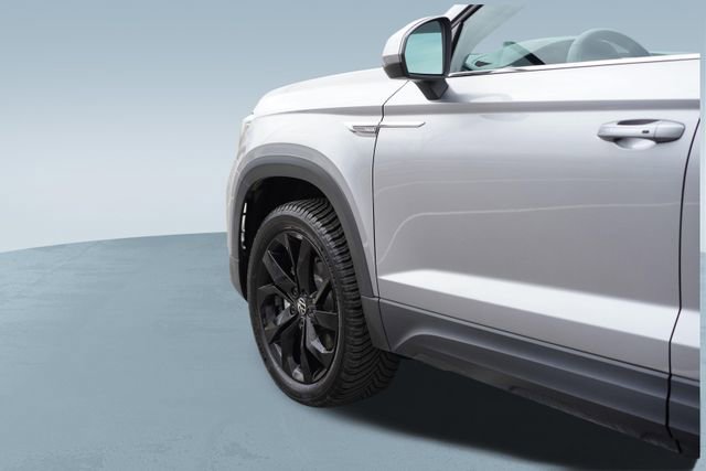 Used 2023 Volkswagen Taos SE w/ Panoramic Sunroof Package image 37