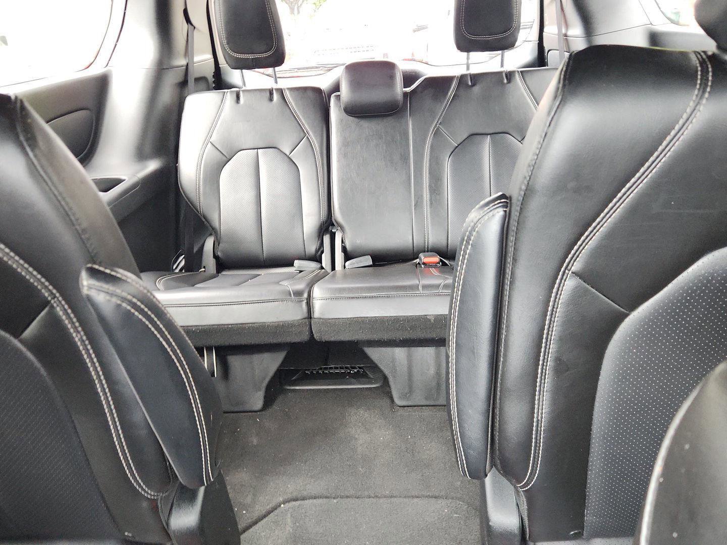 Used 2025 Chrysler Pacifica Select FWD image 18
