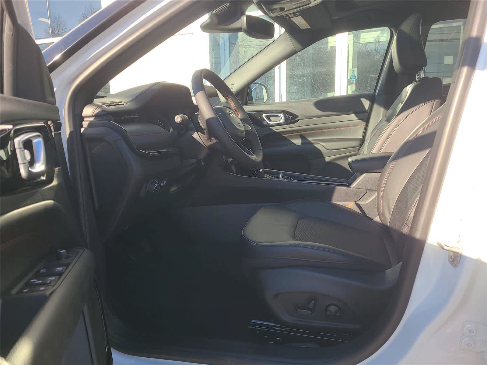 New 2024 Jeep Compass Trailhawk w/ Sun and Sound Group AWD/4WD image 19