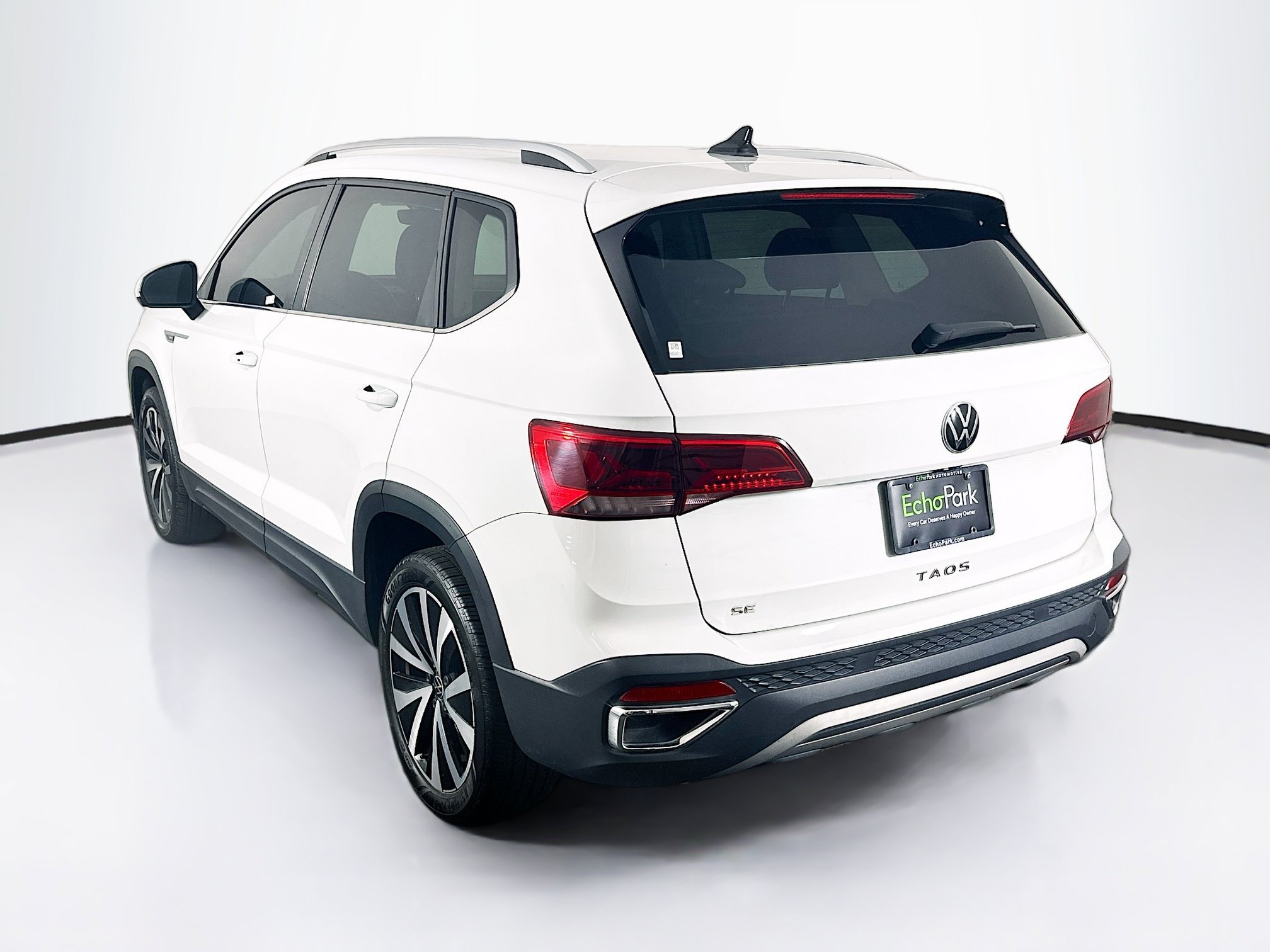 Used 2024 Volkswagen Taos SE FWD image 5