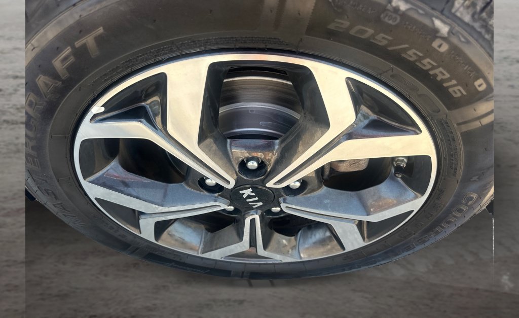 Used 2020 Kia Forte LXS FWD image 19