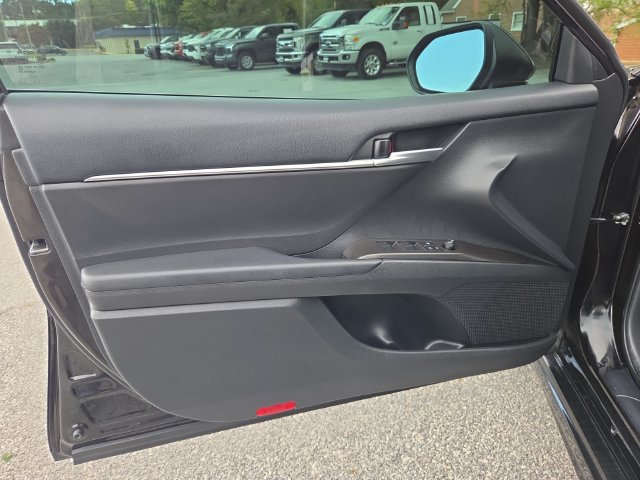 Used 2024 Toyota Camry SE FWD image 11