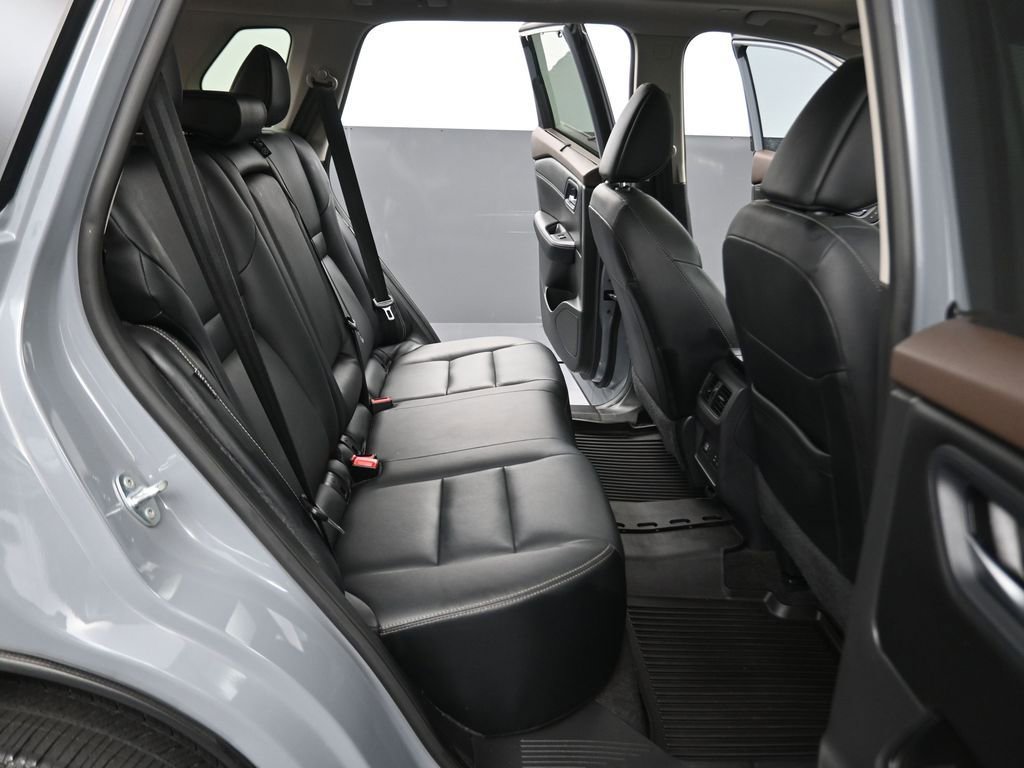 Used 2023 Nissan Rogue SL w/ SL Premium Package image 13