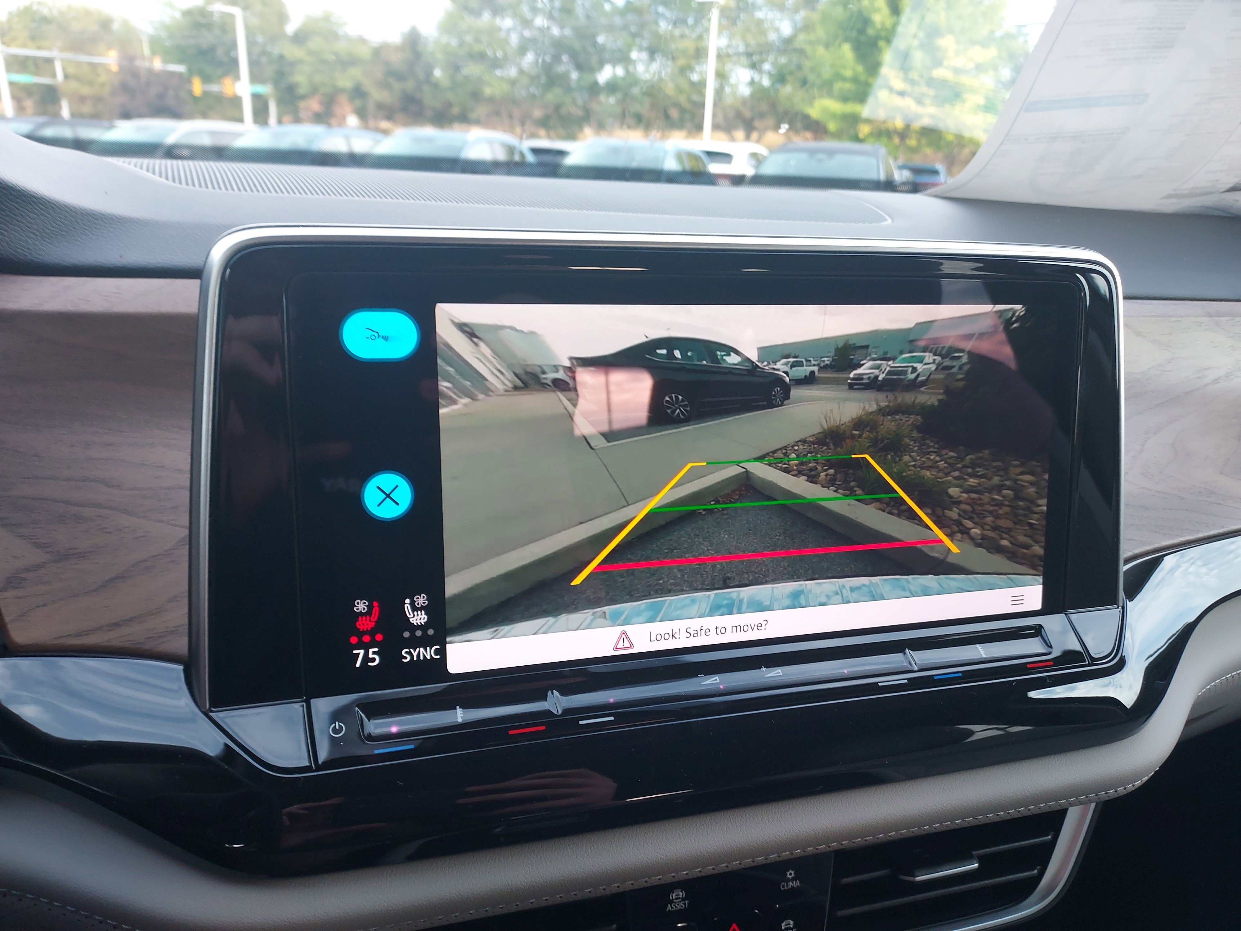 New 2026 Volkswagen Atlas SE image 30