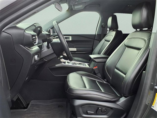 Used 2023 Ford Explorer XLT w/ Equipment Group 202A image 12