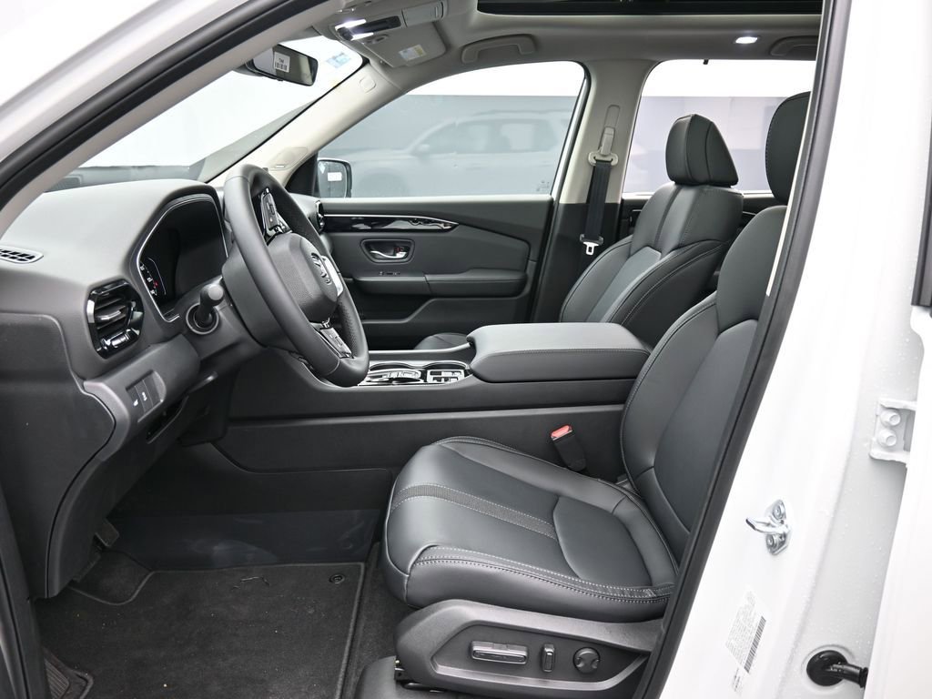 New 2025 Honda Pilot Touring image 34